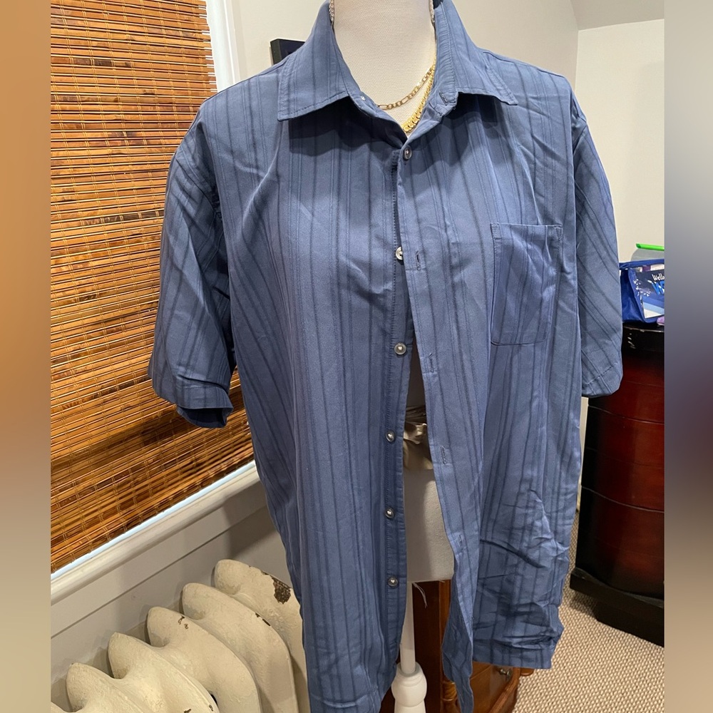 VAN HEUSEN SHORT SLEEVE BUTTON DOWN